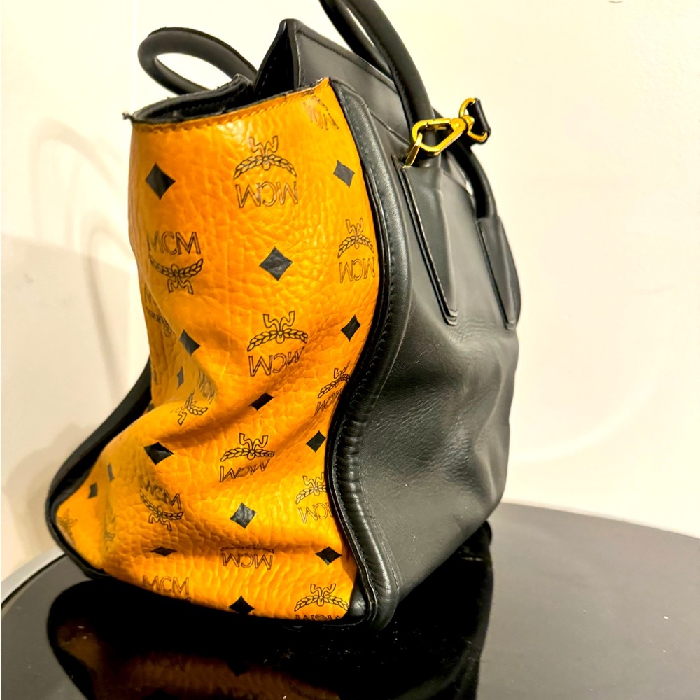 Luxurious MCM BAG ( serious inquiries only!!! This is a rare bag !!! OBO